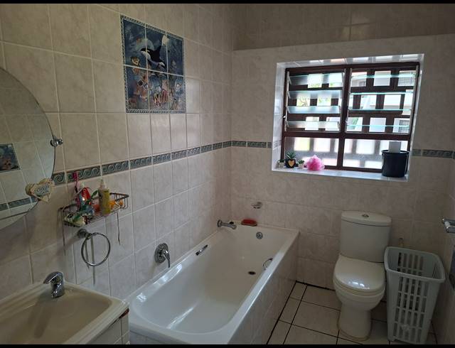 3 BEDROOM DUPLEX FOR SALE IN UVONGO BEACH